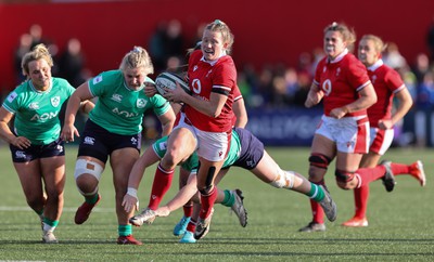 130424 - Ireland  v Wales, Guinness Women’s 6 Nations - Carys Cox of Wales breaks through the Irish defence