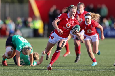 130424 - Ireland  v Wales, Guinness Women’s 6 Nations - Carys Cox of Wales breaks through the Irish defence