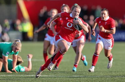 130424 - Ireland  v Wales, Guinness Women’s 6 Nations - Carys Cox of Wales breaks through the Irish defence