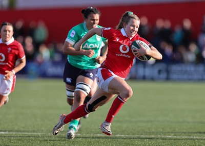 130424 - Ireland  v Wales, Guinness Women’s 6 Nations - Carys Cox of Wales breaks through the Irish defence