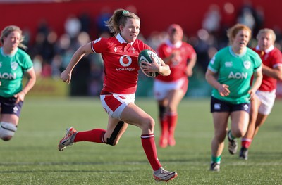 130424 - Ireland  v Wales, Guinness Women’s 6 Nations - Carys Cox of Wales breaks through the Irish defence