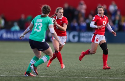 130424 - Ireland  v Wales, Guinness Women’s 6 Nations -Hannah Jones of Wales