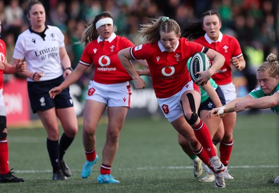 130424 - Ireland  v Wales, Guinness Women’s 6 Nations - Carys Cox of Wales races through to cross the line only for the try to be ruled out 