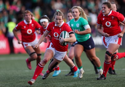 130424 - Ireland  v Wales, Guinness Women’s 6 Nations - Carys Cox of Wales races through to cross the line only for the try to be ruled out 