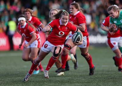 130424 - Ireland  v Wales, Guinness Women’s 6 Nations - Carys Cox of Wales races through to cross the line only for the try to be ruled out 