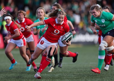 130424 - Ireland  v Wales, Guinness Women’s 6 Nations - Carys Cox of Wales races through to cross the line only for the try to be ruled out 