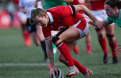 130424 - Ireland  v Wales, Guinness Women’s 6 Nations - Carys Cox of Wales races through to cross the line only for the try to be ruled out 