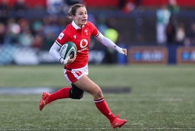 130424 - Ireland  v Wales, Guinness Women’s 6 Nations - Jasmine Joyce of Wales looks to head for the line