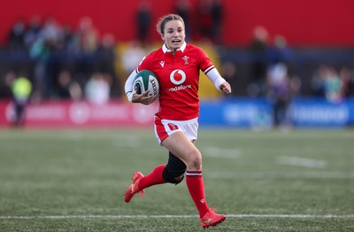 130424 - Ireland  v Wales, Guinness Women’s 6 Nations - Jasmine Joyce of Wales looks to head for the line