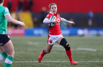 130424 - Ireland  v Wales, Guinness Women’s 6 Nations - Jasmine Joyce of Wales looks to head for the line