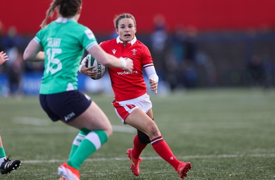 130424 - Ireland  v Wales, Guinness Women’s 6 Nations - Jasmine Joyce of Wales looks to head for the line