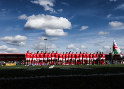 130424 - Ireland  v Wales, Guinness Women’s 6 Nations -The Wales team line up for the anthems at the start of the match