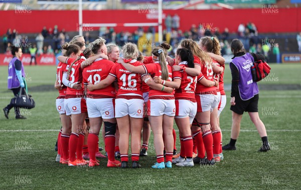 130424 - Ireland  v Wales, Guinness Women’s 6 Nations - The Wales team huddle together at the end of the match