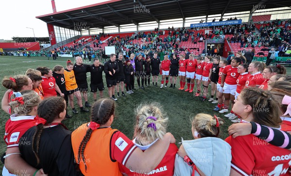 130424 - Ireland  v Wales, Guinness Women’s 6 Nations - Ioan Cunningham, Wales Women head coach, speaks to the players other at the end of the match