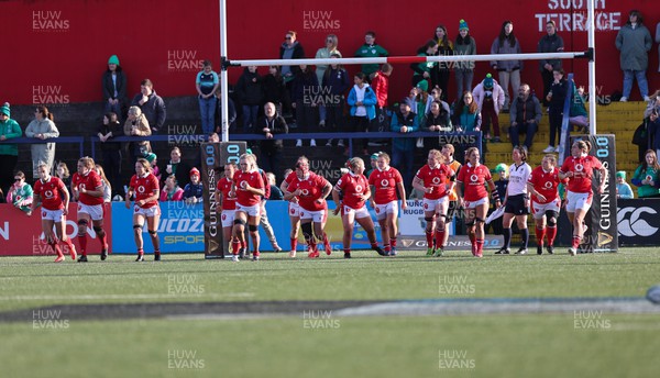 130424 - Ireland  v Wales, Guinness Women’s 6 Nations - The Wales team regroup after conceding a try