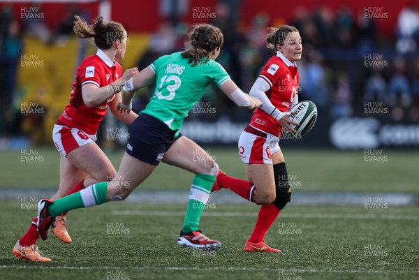 130424 - Ireland  v Wales, Guinness Women’s 6 Nations - Jasmine Joyce of Wales looks to attack