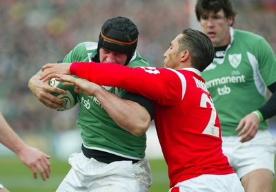 26.02.06..Ireland v Wales, Six Nations Irelands Denis Leamy is tackled by Gavin Henson 