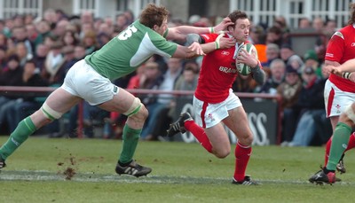 26.02.06  Ireland v Wales, Dublin  Ireland's Malcolm O'Kelly tries to get to grips with Mark Jones  