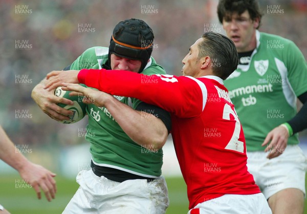26.02.06..Ireland v Wales, Six Nations Irelands Denis Leamy is tackled by Gavin Henson 