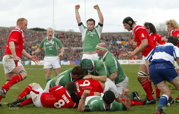 26.02.06..Ireland v Wales, Six Nations Irelands Marcus Horan celebrates as David Wallace scores try  