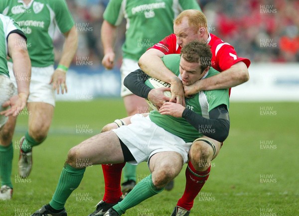 26.02.06..Ireland v Wales, Six Nations Irelands Geordan Murphy is held by Martyn Williams 