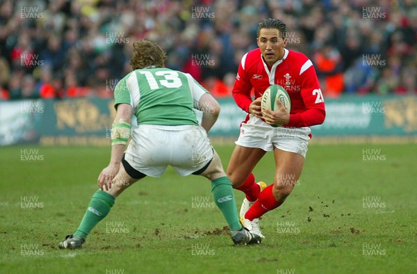 26.02.06..Ireland v Wales, Six Nations Wales' Gavin Henson takes on Brian O'Driscoll 