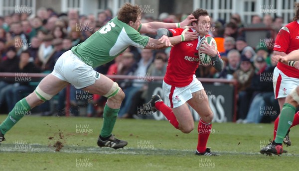 26.02.06  Ireland v Wales, Dublin  Ireland's Malcolm O'Kelly tries to get to grips with Mark Jones  