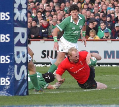 22.02.04  Ireland v Wales  Wales Tom Shanklin score try  Huw Evans,Cardiff