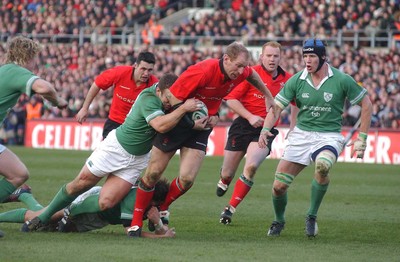 22.02.04  Ireland v Wales  Wales Gareth Thomas is caught by Gordon D'Arcy  Huw Evans,Cardiff