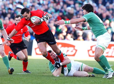 22.02.04  Ireland v Wales  Wales Sonny Parker beats tackle by Gordon D'Arcy  Huw Evans,Cardiff