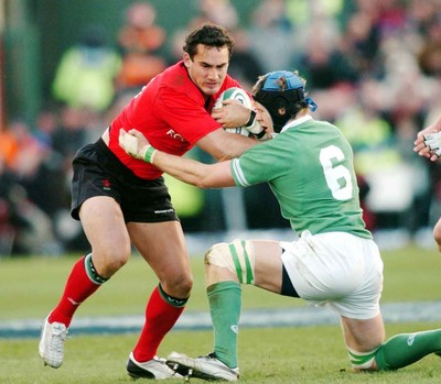 22-02-04. Ireland v Wales.  Wales' Sonny Parker can't find a way past Simon Easterby.  