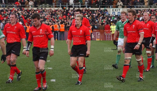 22.02.04  Ireland v Wales  Wales players leave the field at the end of the game.  Huw Evans,Cardiff
