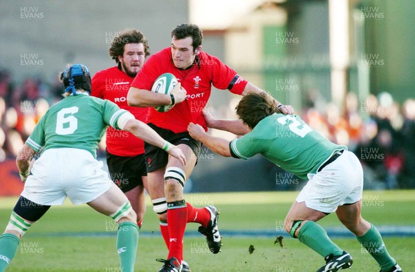 22-02-04. Ireland v Wales.  Wales' Robert Sidoli takes on James Byrne (rt) and Simon Easterby (left) with Adam Jones in support  