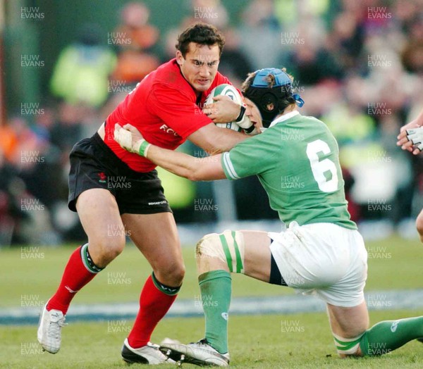 22-02-04. Ireland v Wales.  Wales' Sonny Parker can't find a way past Simon Easterby.  