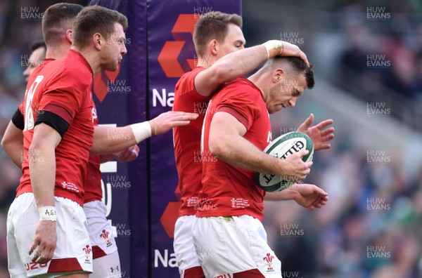 240218 - Ireland v Wales - NatWest 6 Nations 2018 - Gareth Davies of Wales celebrates his try with Liam Williams