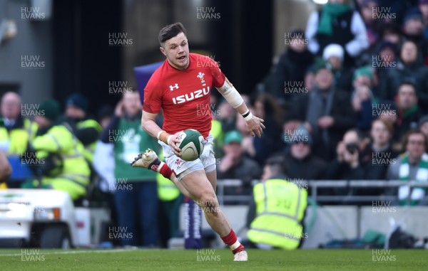240218 - Ireland v Wales - NatWest 6 Nations 2018 - Steff Evans of Wales runs in to score try