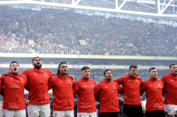 240218 - Ireland v Wales - NatWest 6 Nations 2018 - Wales players during the anthems