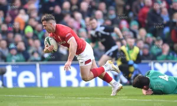 240218 - Ireland v Wales - NatWest 6 Nations 2018 - Gareth Davies of Wales scores try