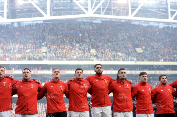 240218 - Ireland v Wales - NatWest 6 Nations 2018 - Wales players during the anthems