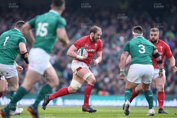 240218 - Ireland v Wales - NatWest 6 Nations 2018 - Alun Wyn Jones of Wales is tackled by Andrew Porter of Ireland