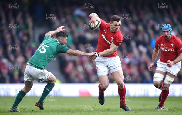 240218 - Ireland v Wales - NatWest 6 Nations 2018 - George North of Wales gets past Rob Kearney of Ireland