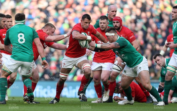 240218 - Ireland v Wales - Natwest 6 Nations - Aaron Shingler of Wales is tackled by Peter O'Mahony of Ireland