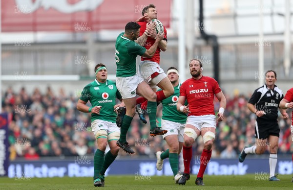 240218 - Ireland v Wales - Natwest 6 Nations - Dan Biggar of Wales and Rob Kearney of Ireland go up for the ball