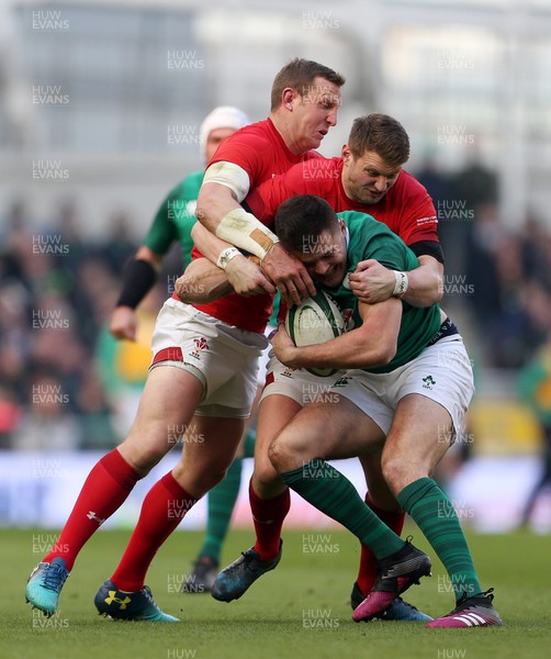 240218 - Ireland v Wales - Natwest 6 Nations - Jacob Stockdale of Ireland is tackled by Hadleigh Parkes and Dan Biggar of Wales