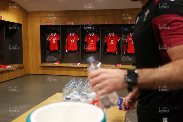 240224 - Ireland v Wales - Guinness 6 Nations Championship - Wales dressing room before kick off
