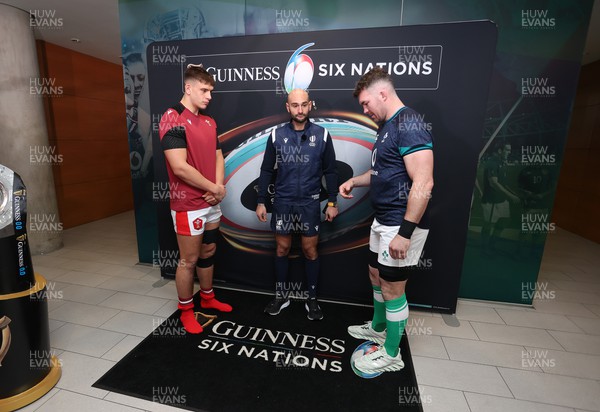 240224 - Ireland v Wales - Guinness 6 Nations Championship - Dafydd Jenkins of Wales and Peter O�Mahony of Ireland at the coin toss with Referee Andrea Piardi 