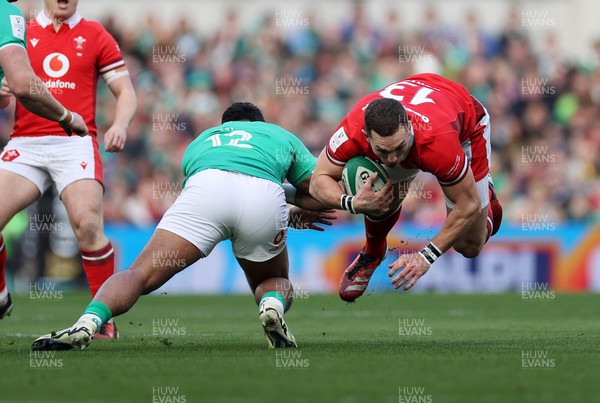 240224 - Ireland v Wales - Guinness 6 Nations Championship - George North of Wales is tackled by Bundee Aki of Ireland 