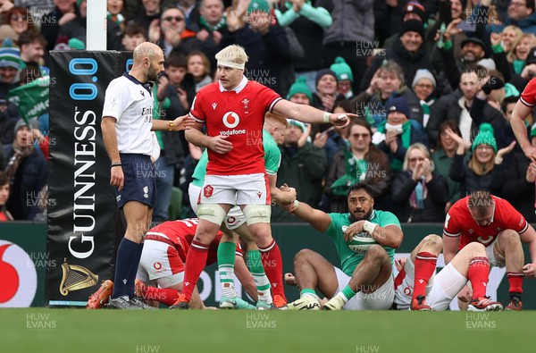 240224 - Ireland v Wales - Guinness 6 Nations Championship - Aaron Wainwright of Wales speaks to Referee Andrea Piardi after Bundee Aki of Ireland scores a try, which was later disallowed