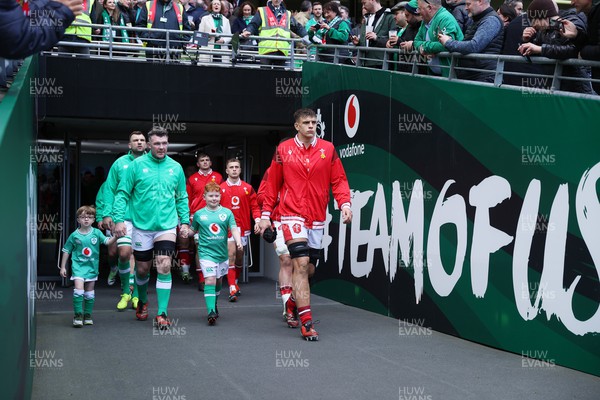 240224 - Ireland v Wales - Guinness 6 Nations Championship - Dafydd Jenkins of Wales runs out the tunnel