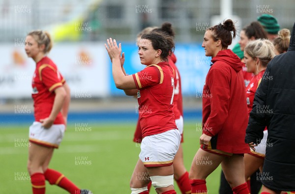 060216 - Ireland Women v Wales Women - RBS 6 Nations - Dejected Wales players at full time